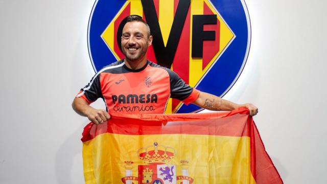 Cazorla, con la bandera de España tras conocer su convocatoria