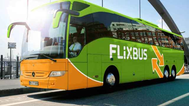 FlixBus conecta ciudades europeas en autobús.