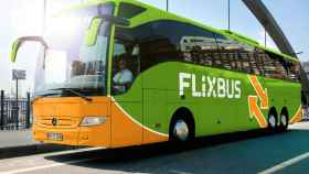 FlixBus conecta ciudades europeas en autobús.