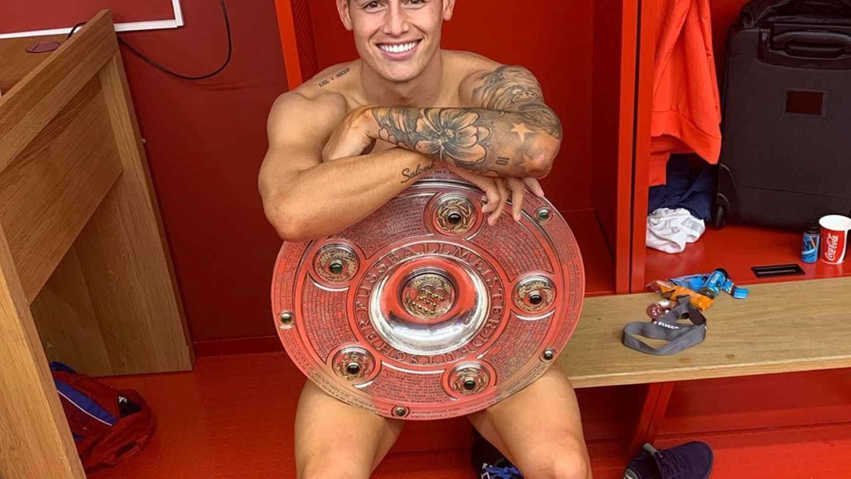 James Rodríguez celebra desnudo la Bundesliga. Foto: Instagram (@jamesrodriguez10)