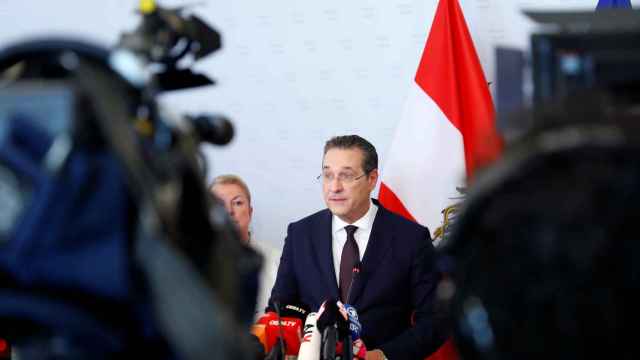 El vicecanciller austriaco Heinz-Christian Strache, ante la prensa.