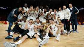 El Real Madrid celebra el título de la Euroliga Júnior