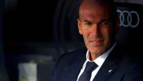 Zinedine Zidane, en el banquillo del Santiago Bernabéu