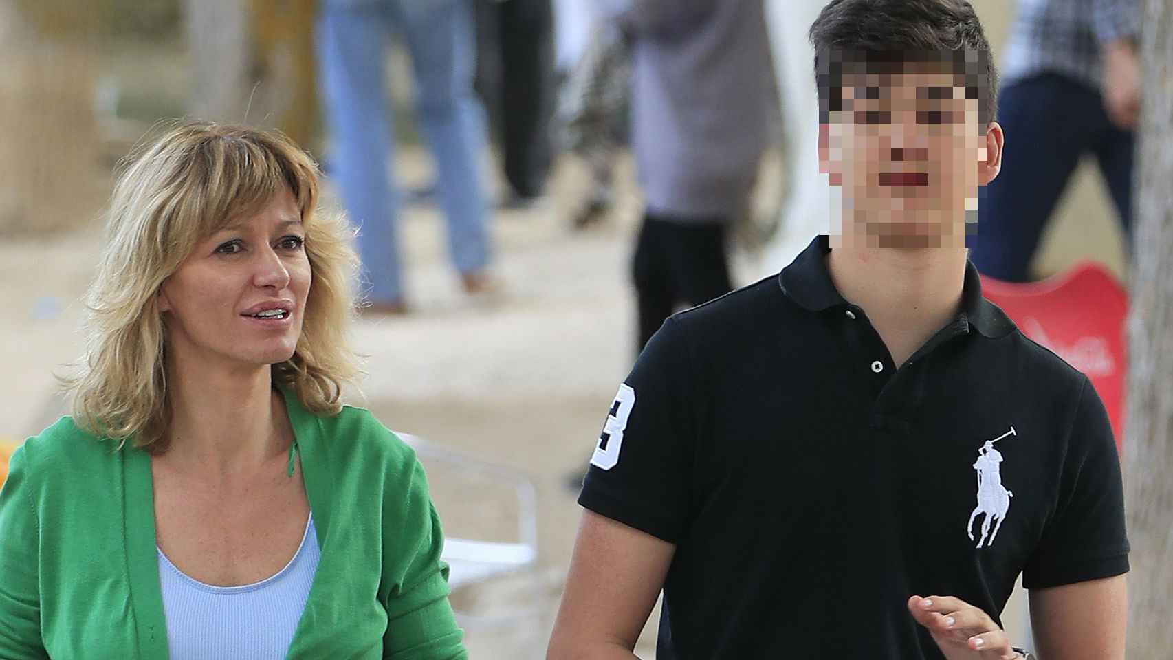 La presentadora de 'Espejo Público' junto a su hijo mayor de 16 años.