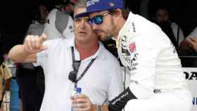 Gil de Ferran y Fernando Alonso durante las Indy 500 de 2017