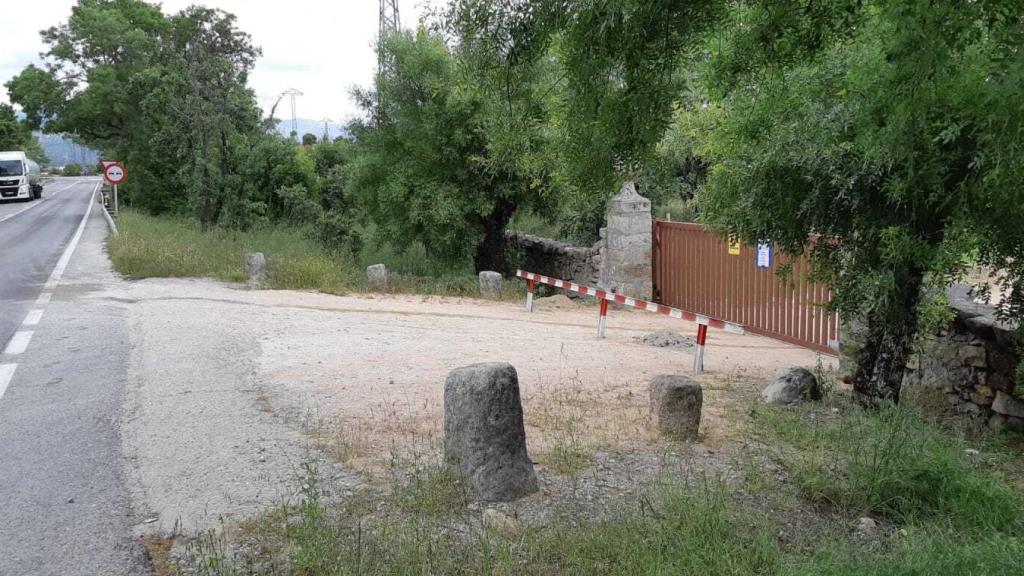 Tramo en el que ocurrió el accidente, con la entrada a la finca a la derecha.
