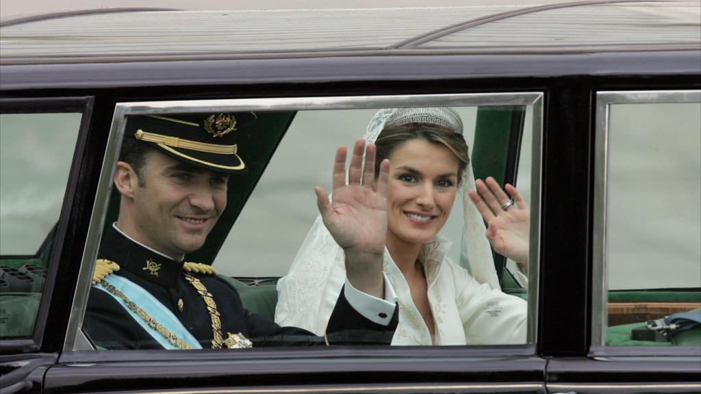 Felipe VI y la entonces princesa de Asturias llegando a la catedral.
