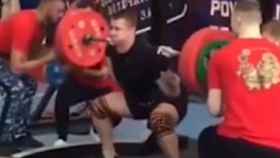El ruso Yaroslav Radoshkevich intenta levantar 250 kilos