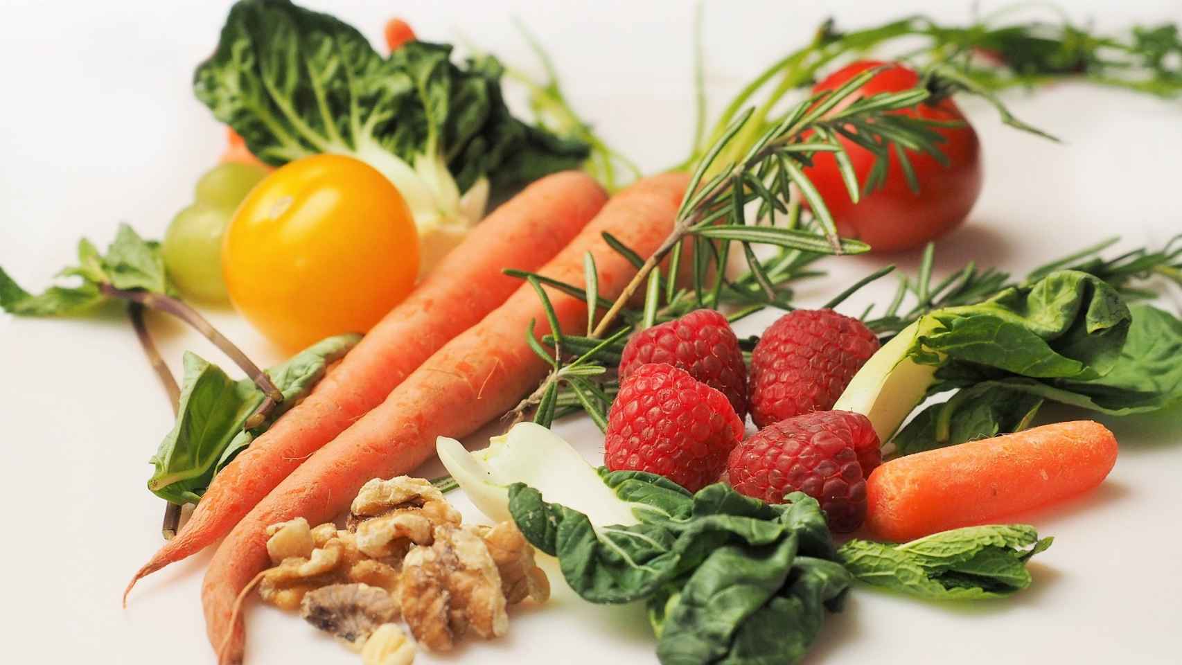 Las verduras y los frutos secos son algunos de los alimentos con mayor efecto saciante.