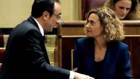 Batet saluda al acusado Josep Rull en la sesión constitutiva de las Cortes./