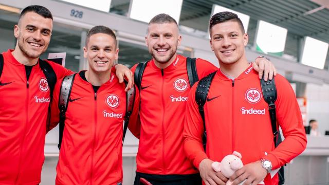 Jovic llega a China con la expedición del Eintracht. Foto: Twitter (@Eintracht)