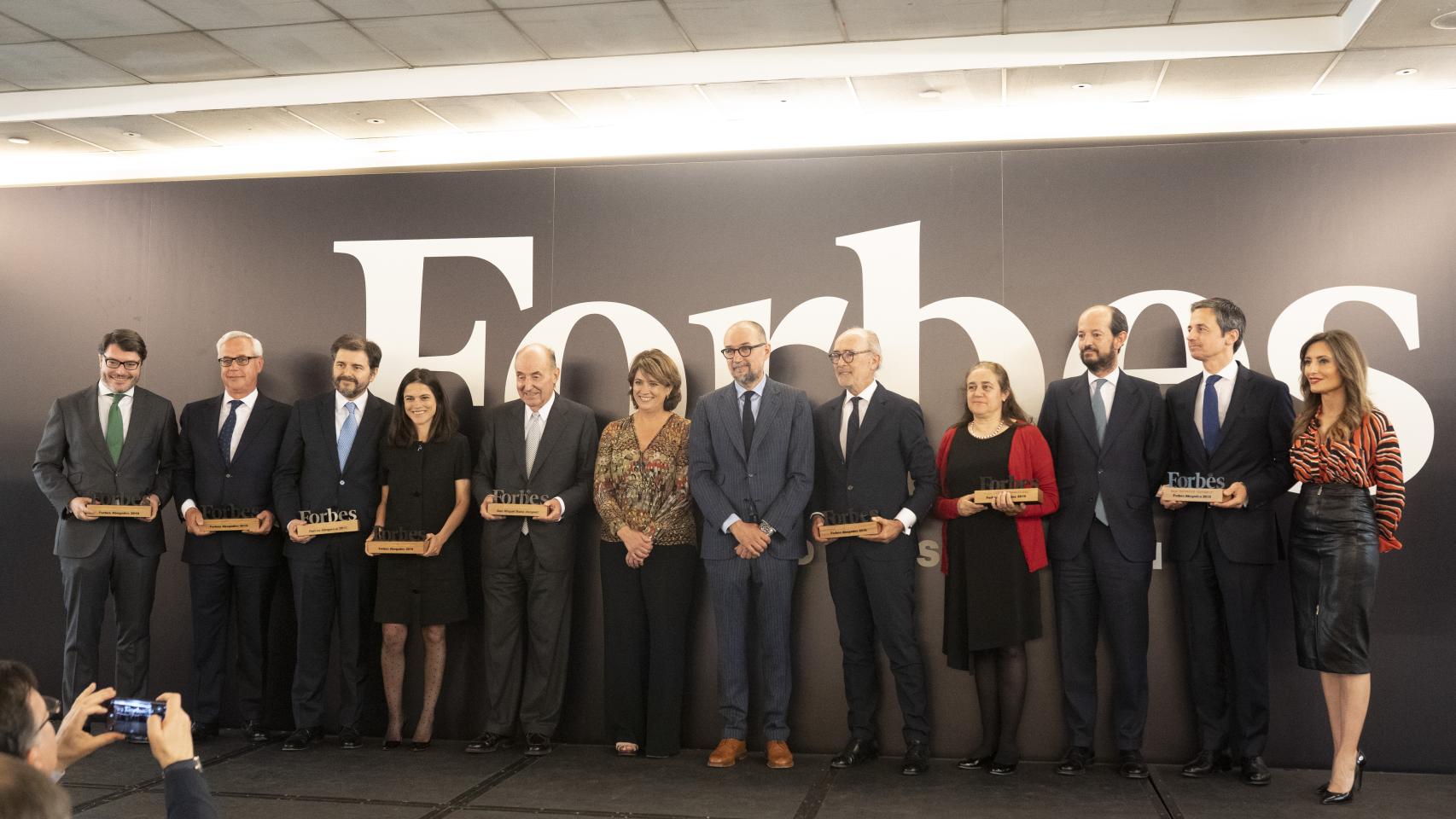 Foto de familia de los premiados Forbes Abogados 2019.