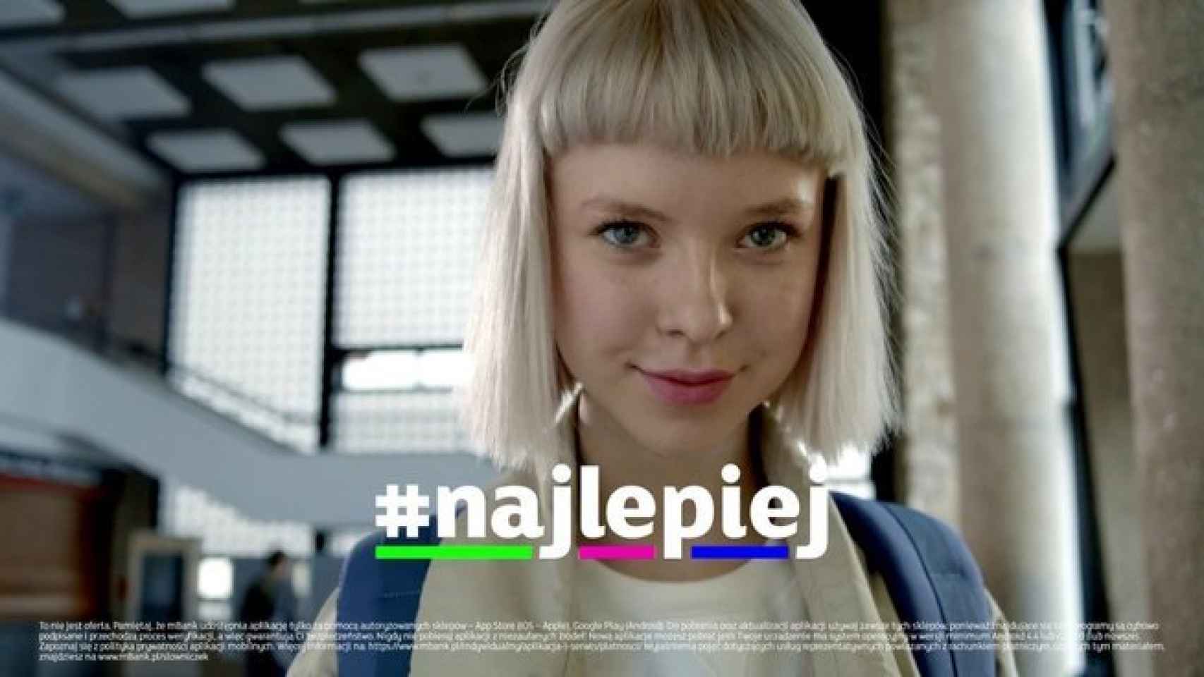 Julia Słońska en un anuncio para 'mBank'.