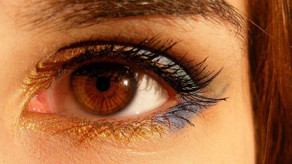 Cómo maquillar los ojos marrones: trucos de maquillaje