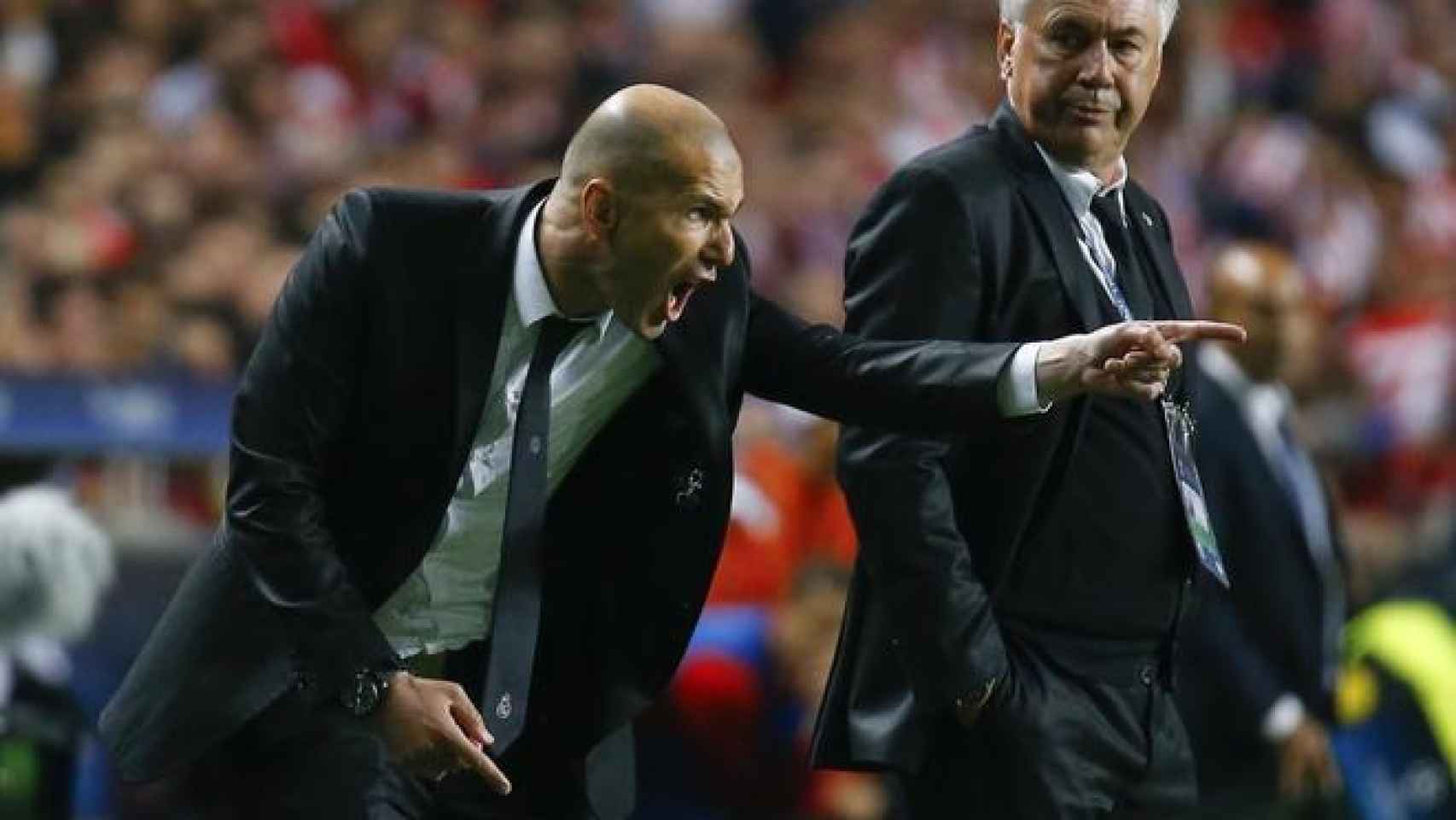 Carlo Ancelotti, entrenador del Real Madrid, y Zinedine Zidane, segundo al mando, en Lisboa 2014.