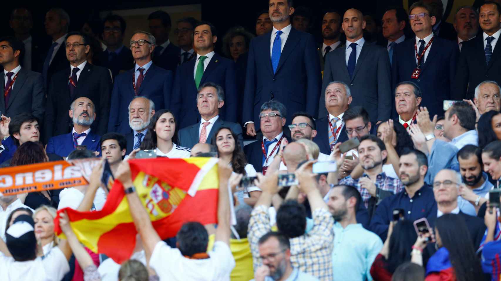 Felipe VI, en el palco de honor de la final de la Copa junto a Luis Rubiales