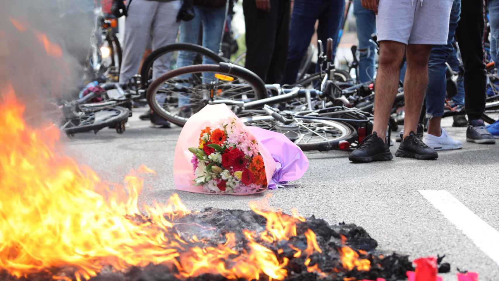 Protesta de 'riders' ante una sede de Glovo en Barcelona.