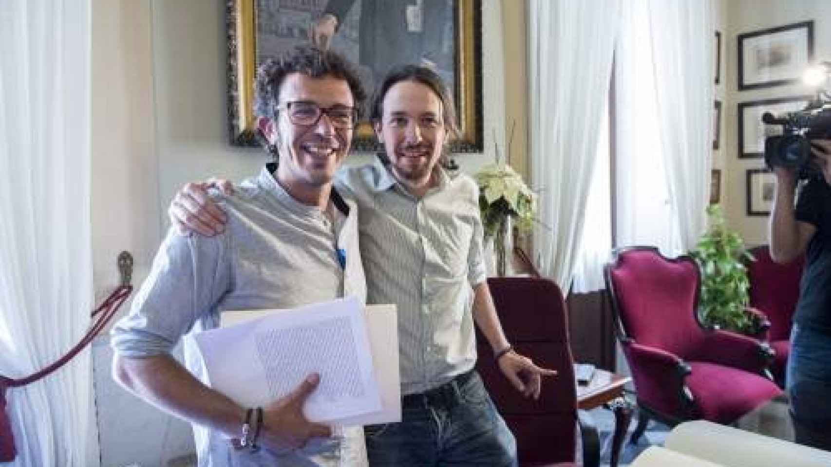 José María González junto a Pablo Iglesias, líder de Podemos, al poco de 'Kichi' conseguir la Alcaldía de Cádiz.