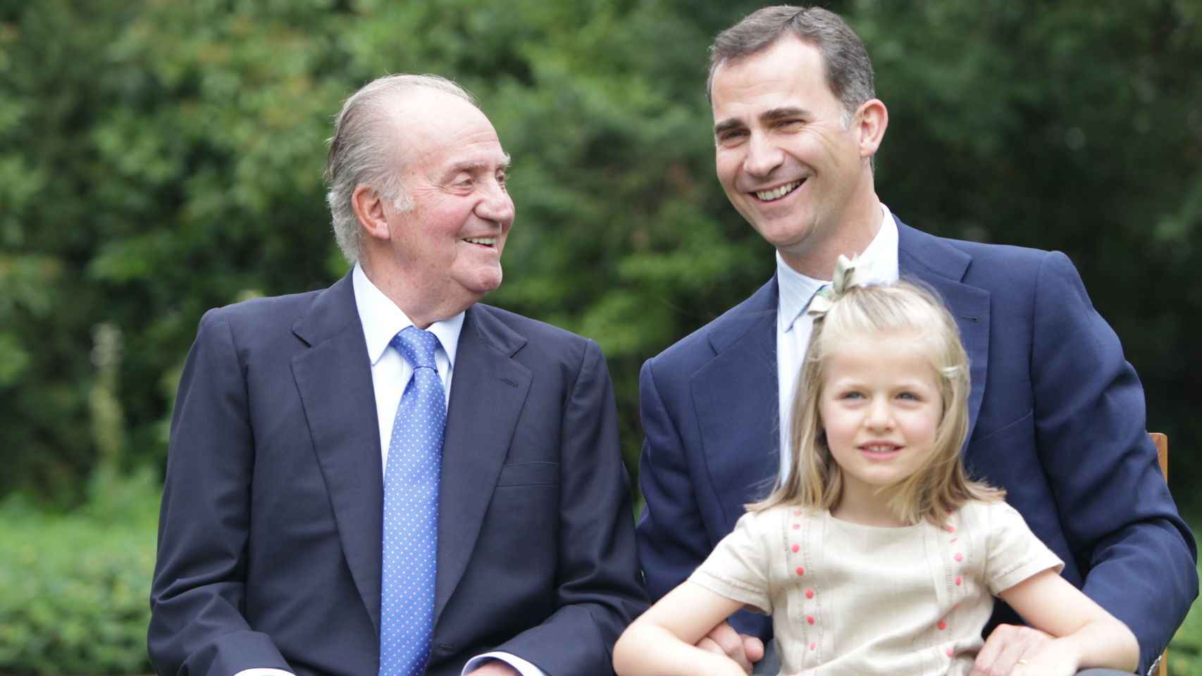 Juan Carlos, junto a su hijo Felipe y su nieta Leonor, en una imagen de archivo.