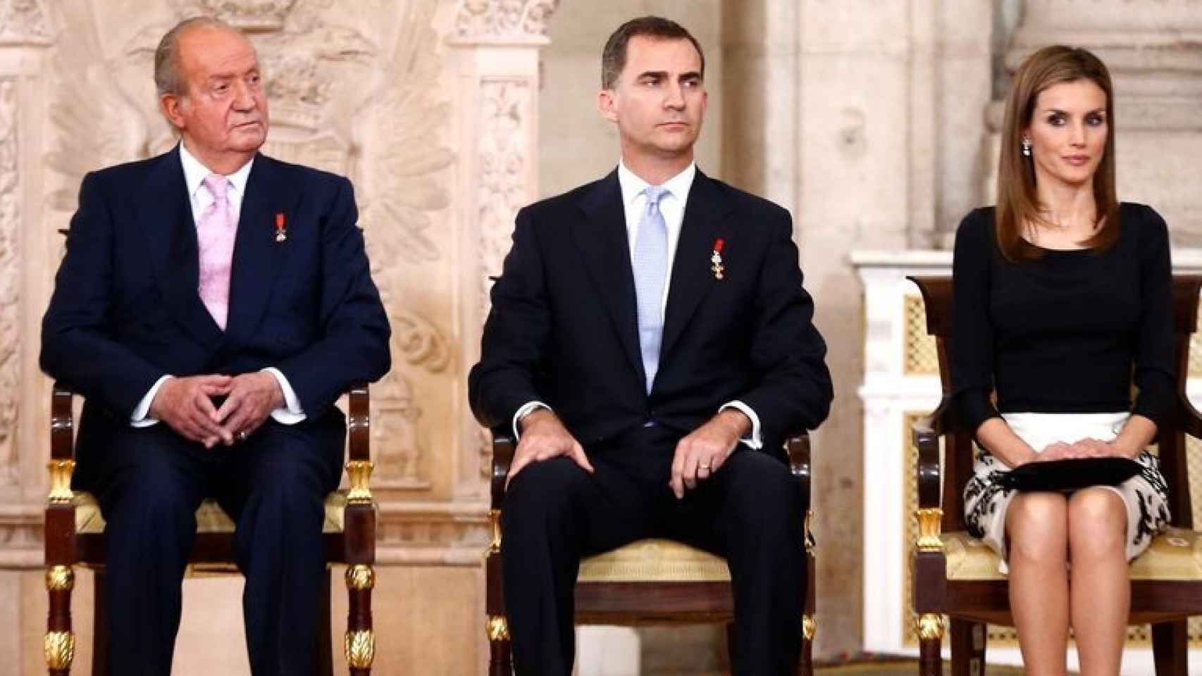 Juan Carlos junto a don Felipe y doña Letizia el día de su abdicación