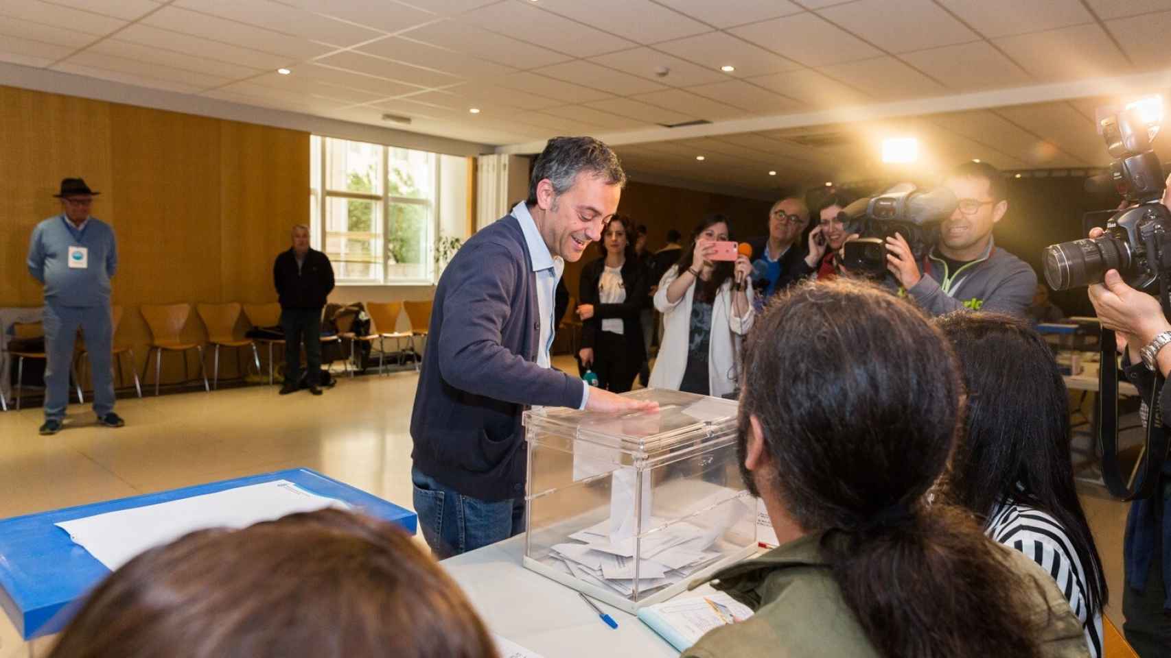 Xulio Ferreiro votando en las últimas elecciones.