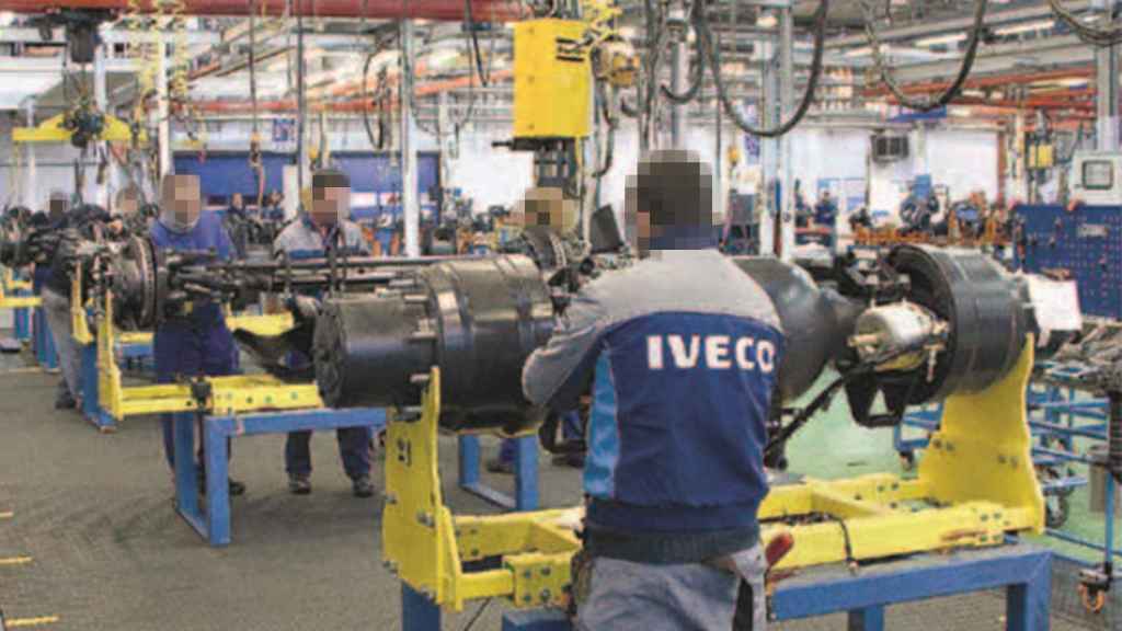 Trabajadores en la fábrica de Iveco de Madrid, donde tuvieron lugar los hechos.