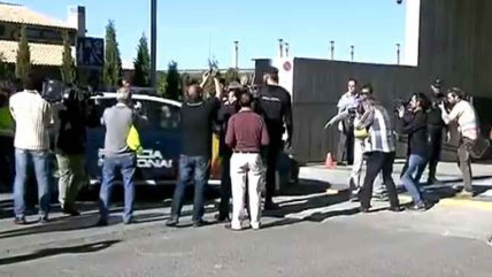 Llegada de los detenidos al juzgado de Huesca para declarar. Foto: Twitter (@aragontv)