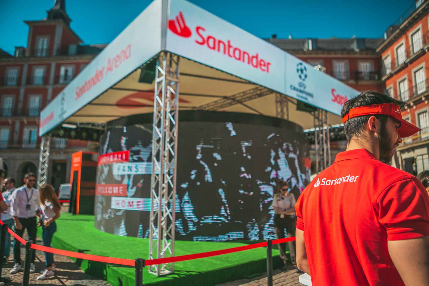 Stand de Banco Santander en la Plaza Mayor.