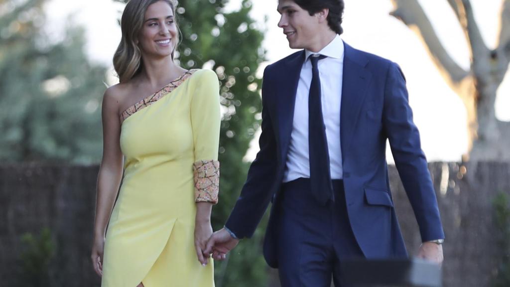 María Pombo y Pablo Castellano el día de su celebración oficial de pedida.