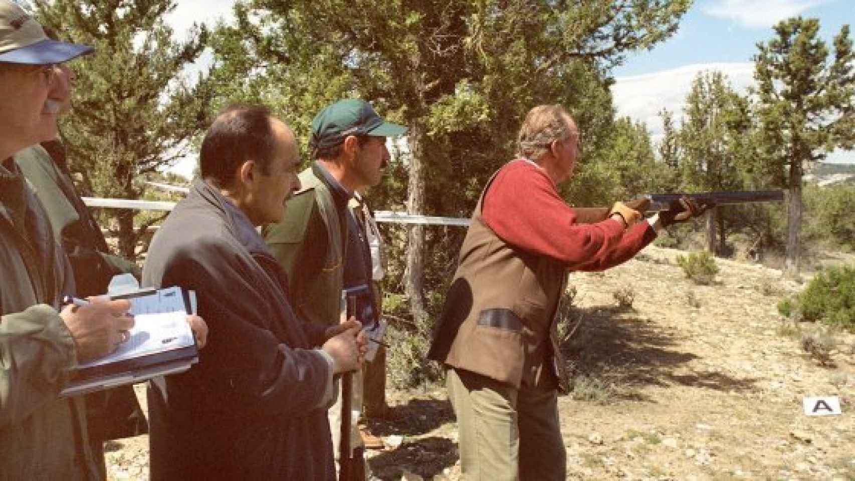 Una de las actividades en la que más disfruta Juan Carlos es la caza y siempre rodeado de amigos.