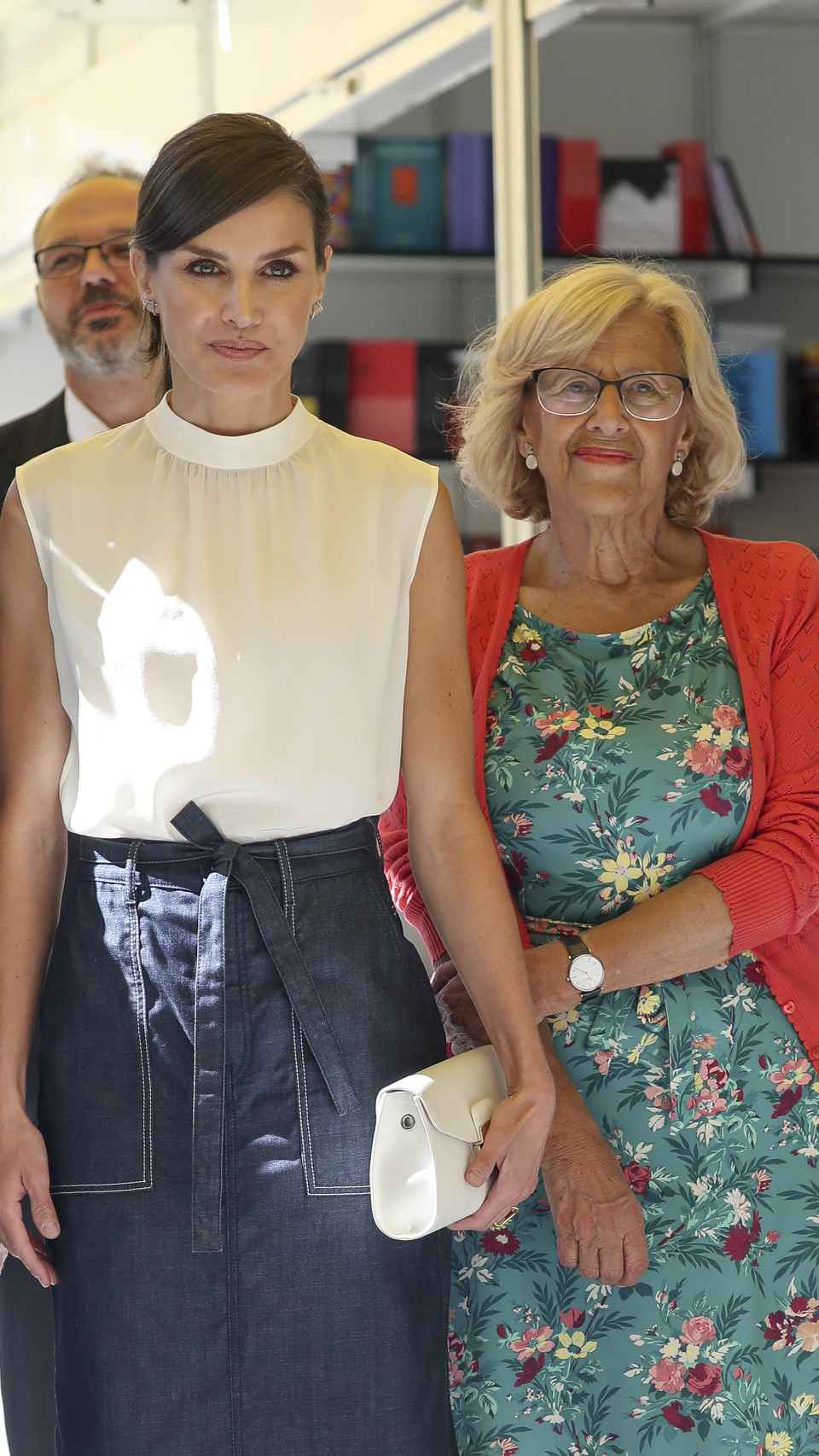 La reina Letizia y Manuela Carmena en El Retiro de Madrid.