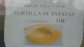 Captura del vídeo que muestra los carteles rotulados en castellano.