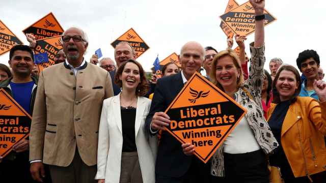 Vince Cable y miembros de los liberaldemócratas en las elecciones europeas.