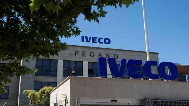 La entrada de la fábrica de Iveco, en la avenida de Aragón, en Madrid.