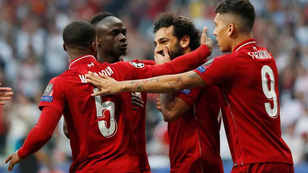 Los jugadores del Liverpool celebran el gol de Salah en la final de la Champions League 2018/2019