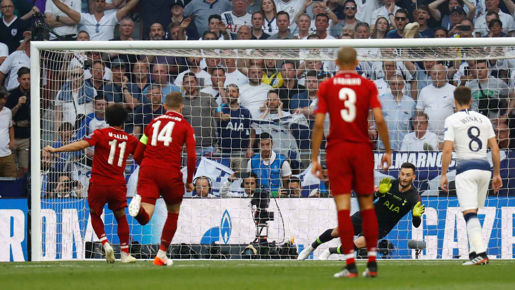 Salah transforma el penalti ante Lloris en la final de la Champions League entre Tottenham y Liverpool