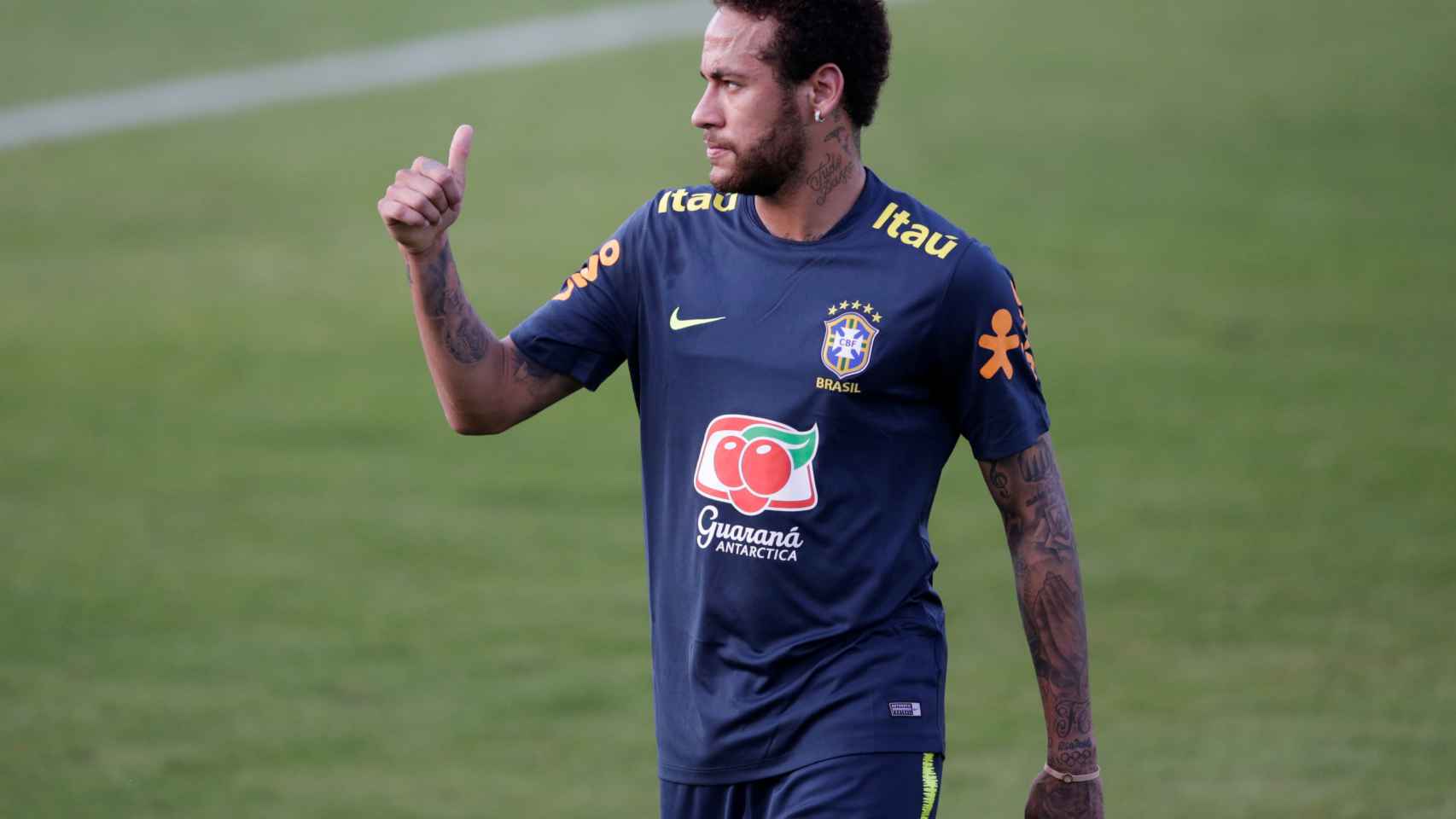 Neymar entrena con Brasil