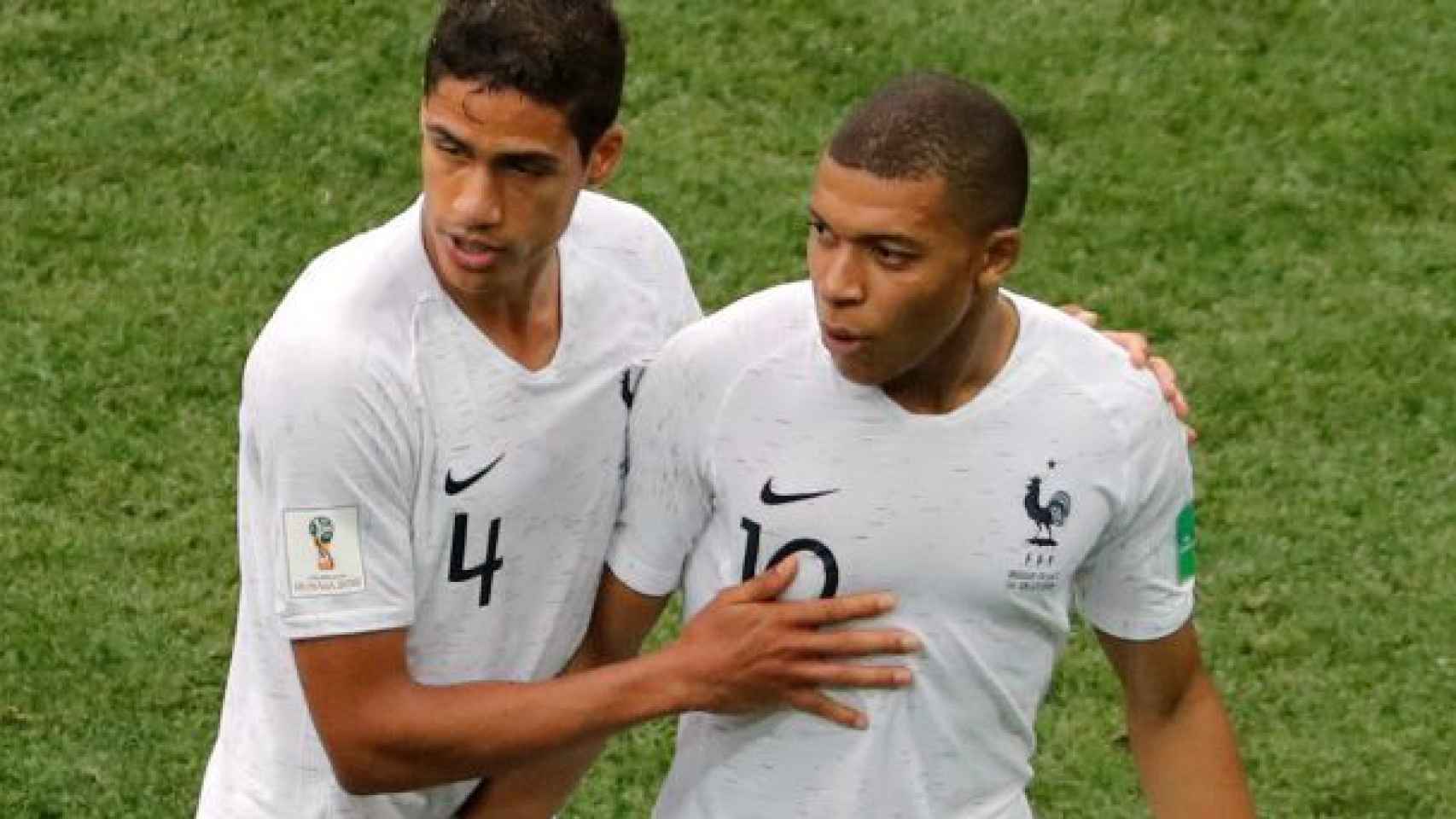 Varane y Mbappé, con Francia