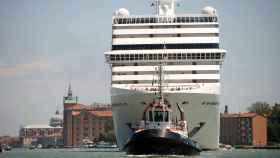 Crucero que ha colisionado con un barco en Venecia