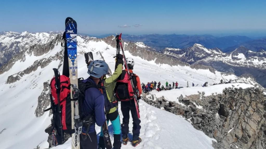 La cumbre de la mayor cima del Pirineo el sábado.