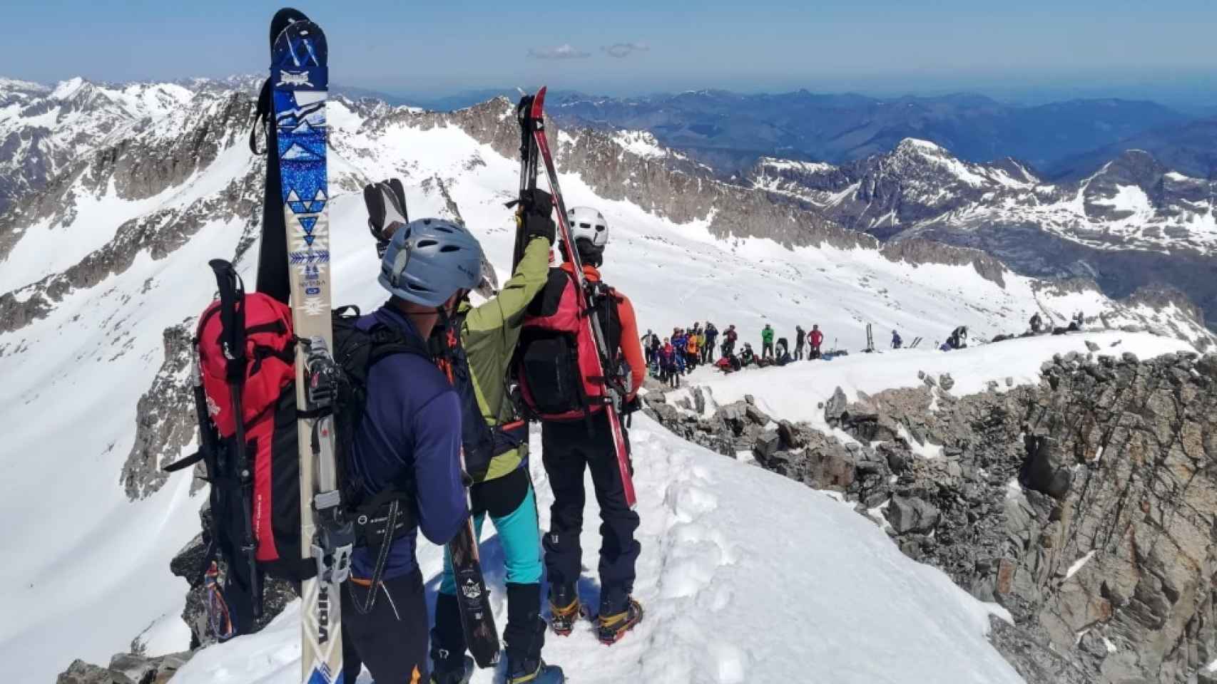 La cumbre de la mayor cima del Pirineo el sábado.