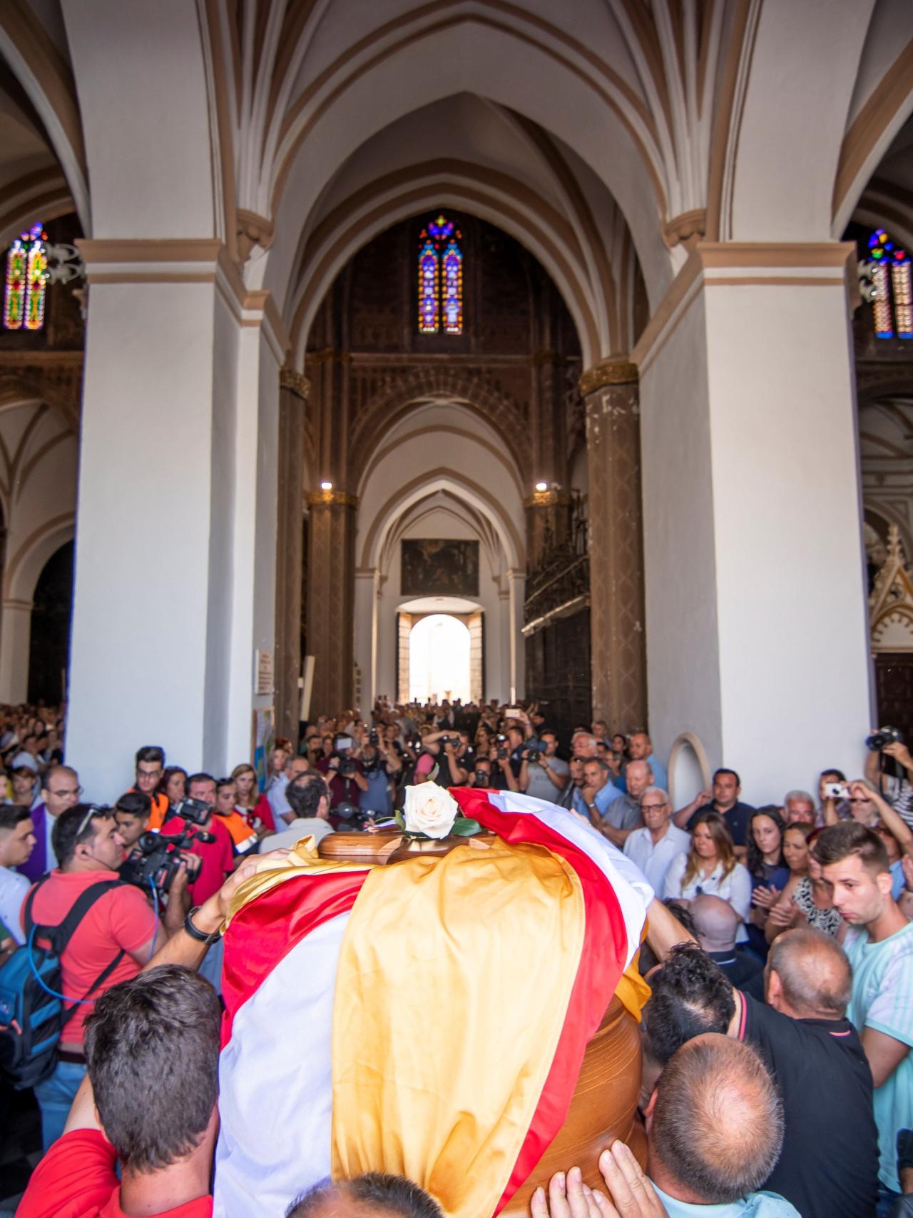 Multitudinario funeral a Reyes en Utrera - Superdeporte