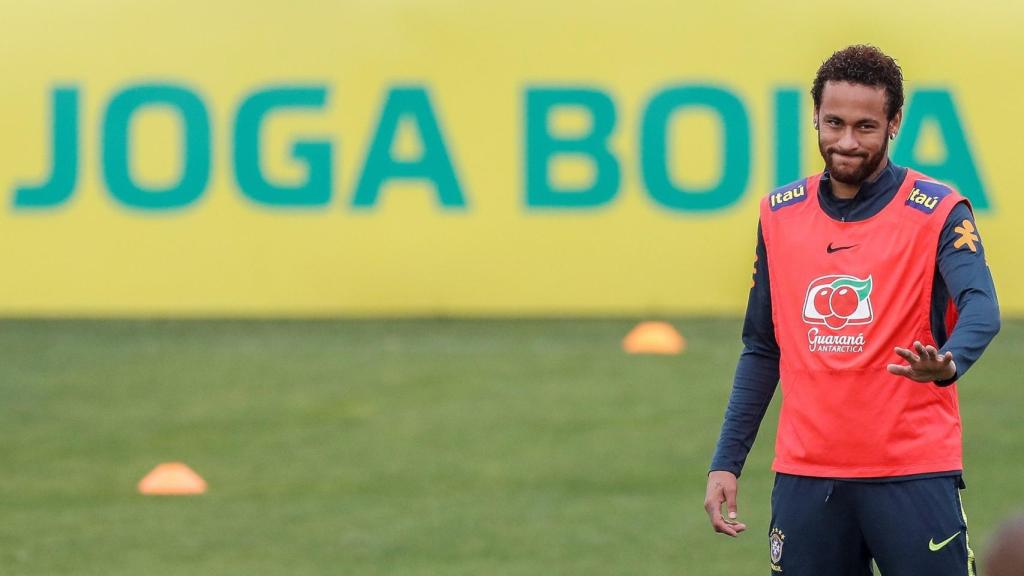 Neymar en un entrenamiento de la selección brasileña