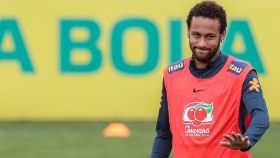 Neymar en un entrenamiento de la selección brasileña