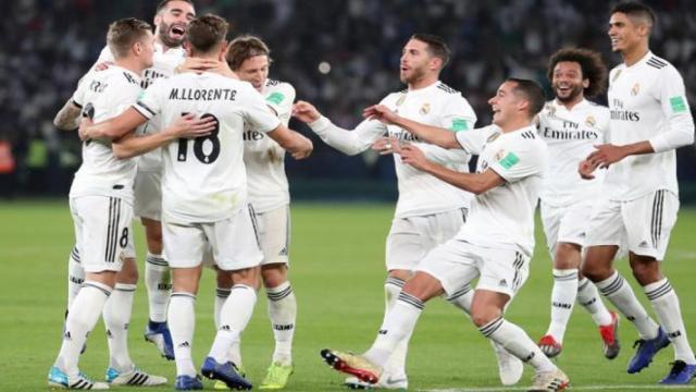 Los jugadores del Real Madrid celebran un gol.