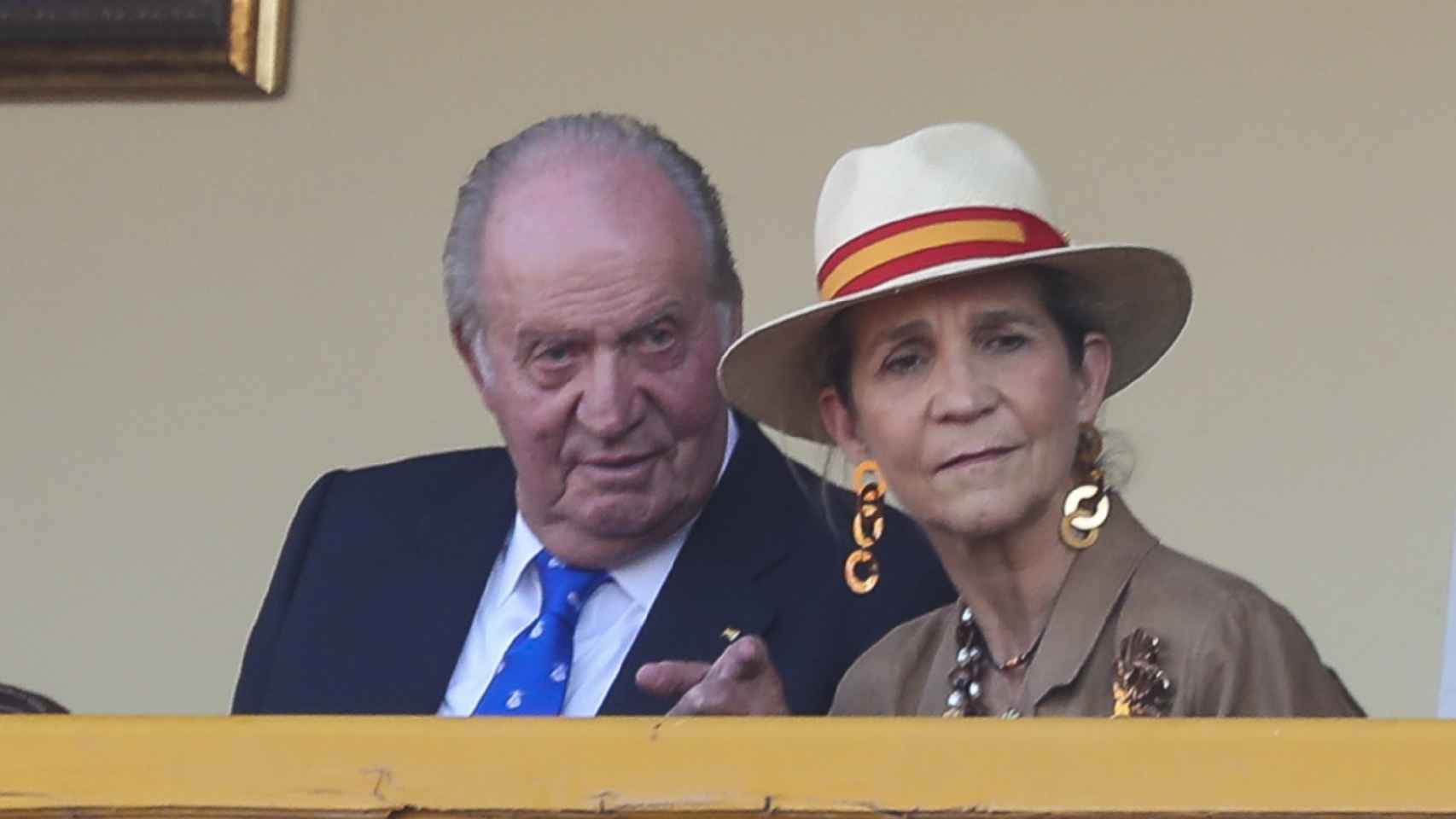 El Rey Emérito Juan Carlos I y la Infanta Elena durante la Feria Taurina de Aranjuez