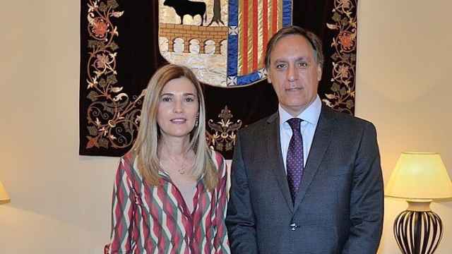 María Victoria Mateos Manteca, junto al alcalde de Salamanca, Carlos García Carbayo