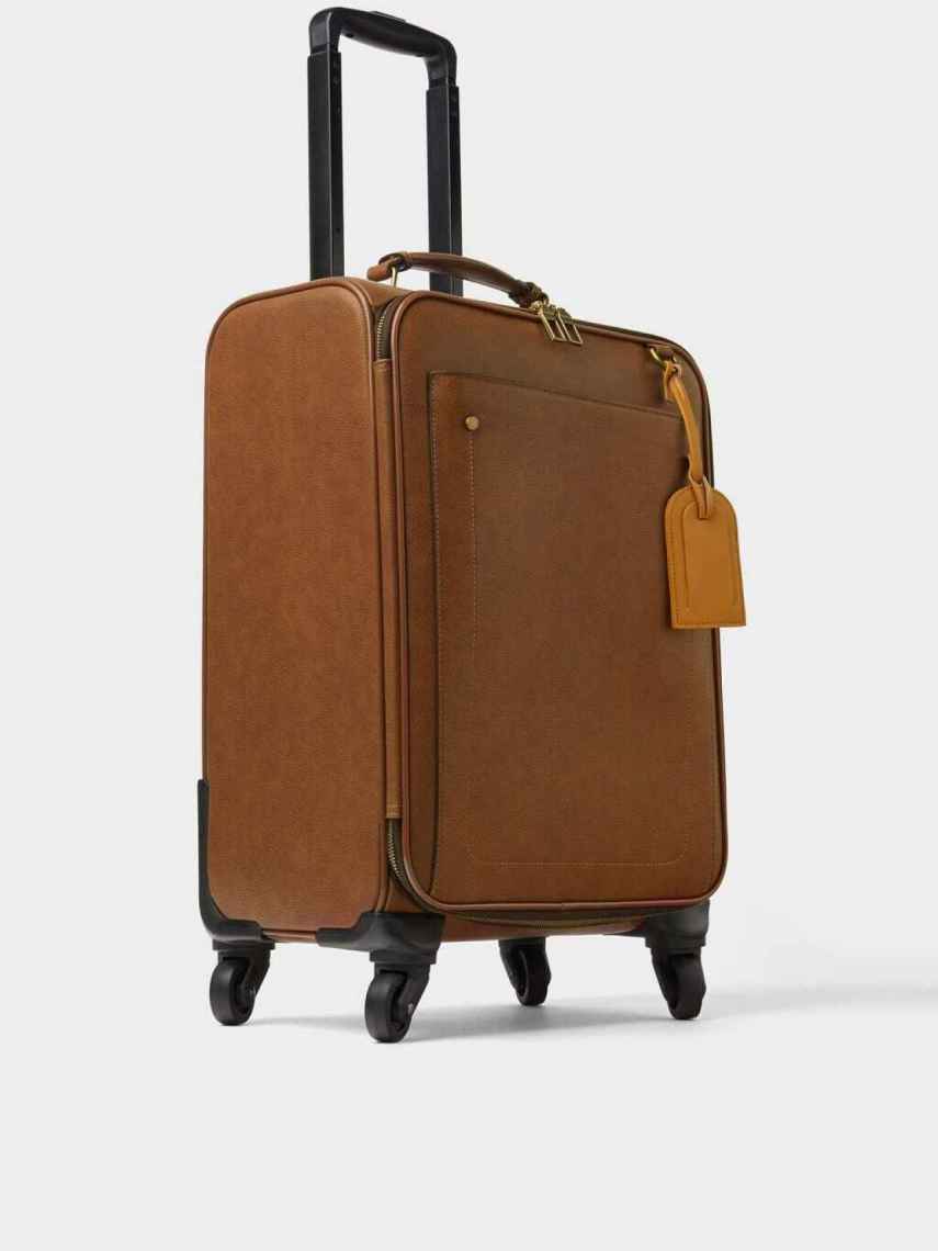 Superior selva dos Zara presenta la única maleta de su colección: querrás viajar solo por  lucirla