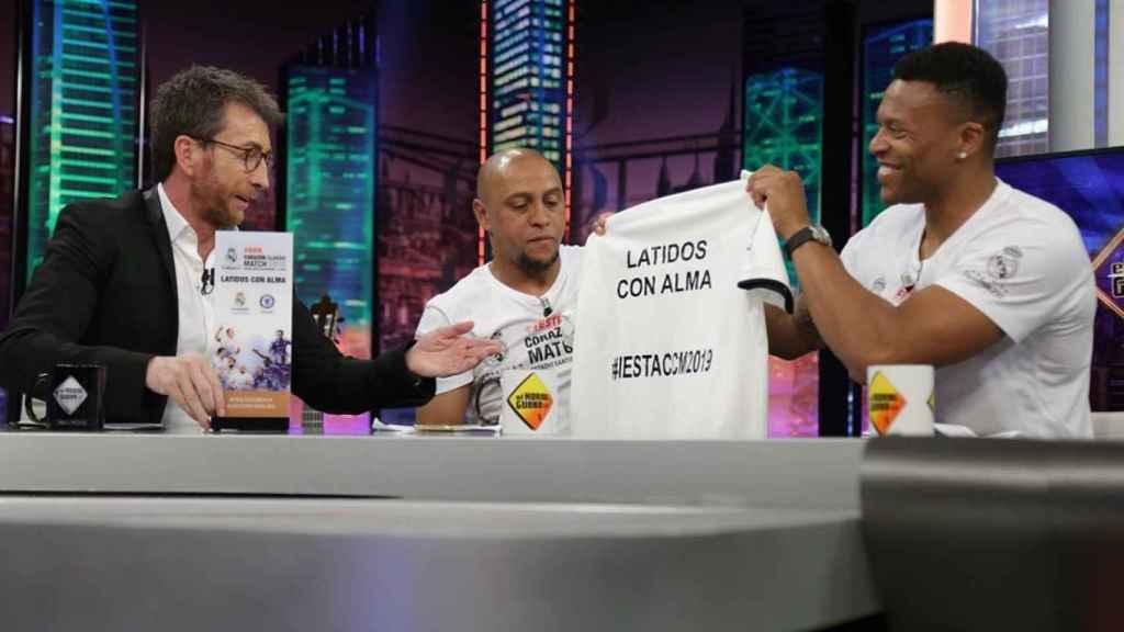 Roberto Carlos y Julio Baptista mostraron su causa a Pablo Motos.