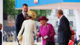 Los Reyes de España junto a Isabel II y el Felipe de Edimburgo en 2017.